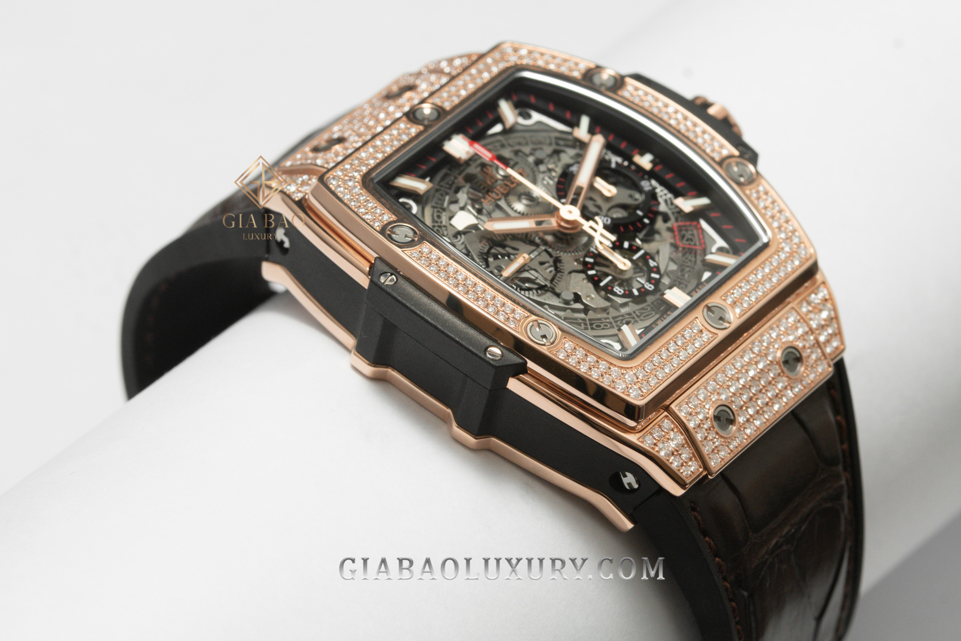 Đồng Hồ Hublot Spirit Of Big Bang King Gold Pavé 42mm 641.OX.0183.LR.1704