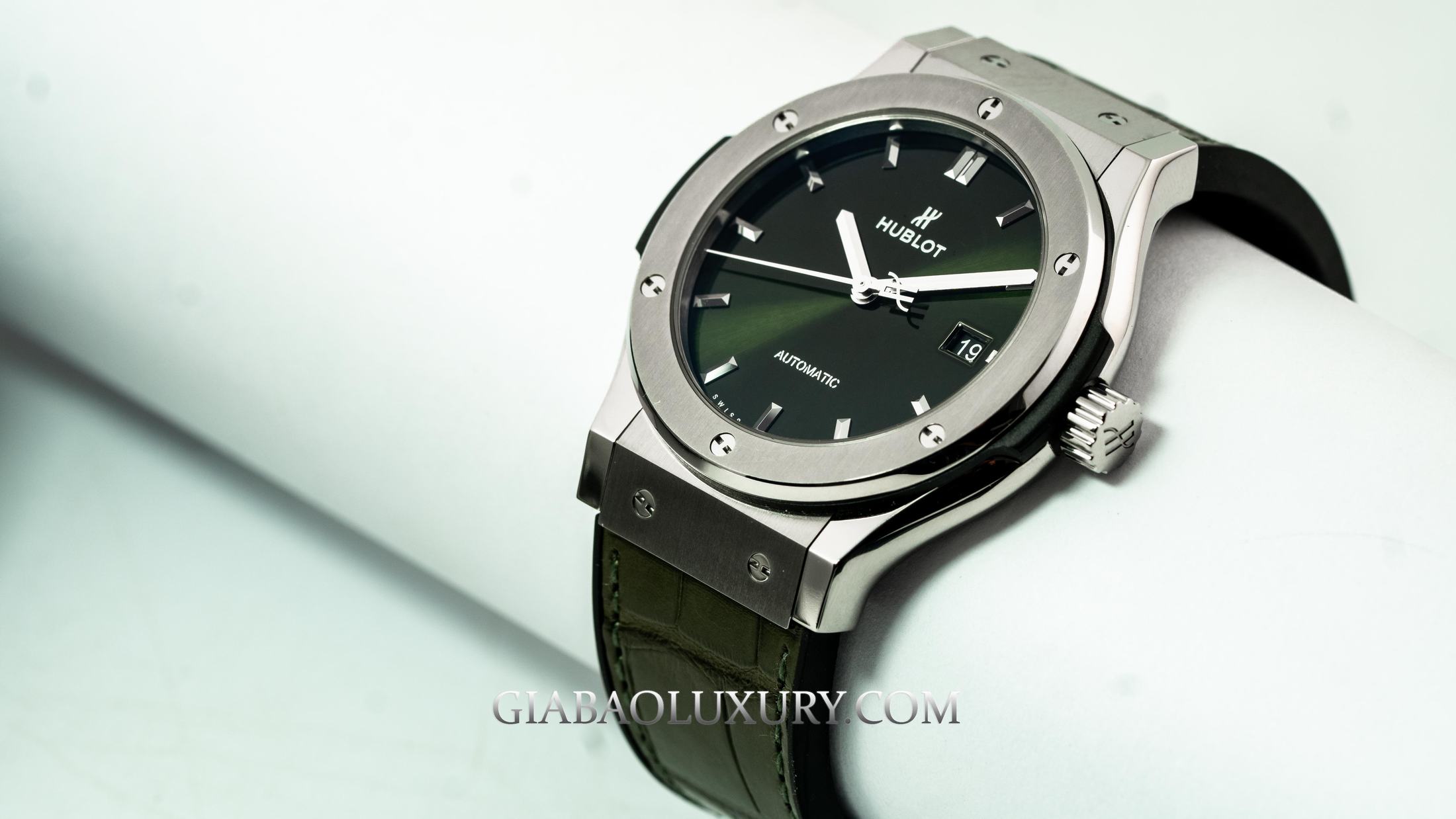 Đồng Hồ Hublot Classic Fusion Green Titanium 42mm 542.NX.8970.LR