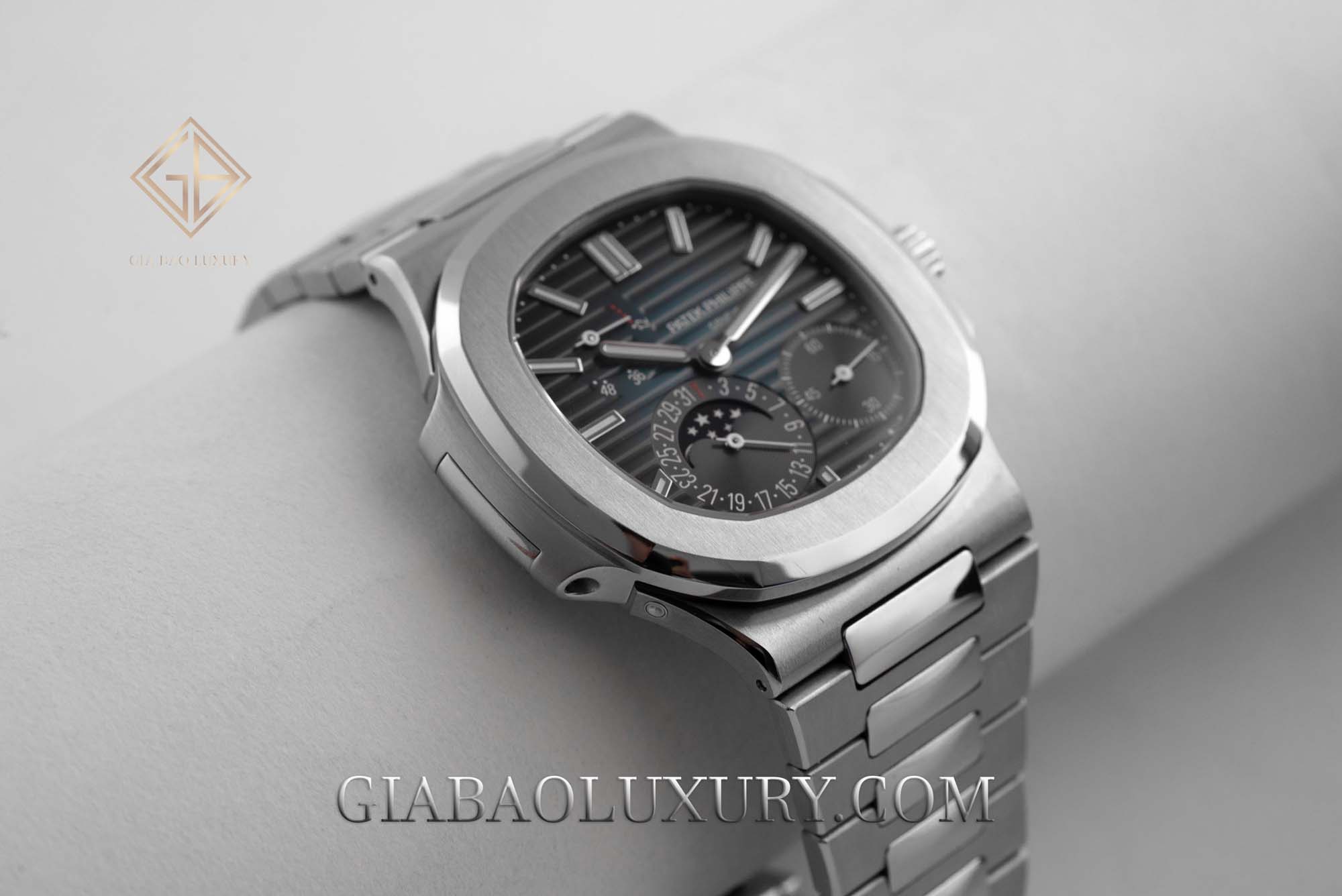 Đồng Hồ Patek Philippe Nautilus 5712/1A-001