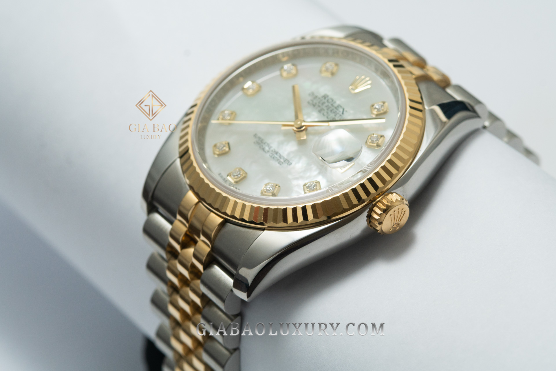 Đồng Hồ Rolex Datejust 36 116233 Mặt Số Khảm Trai Trắng