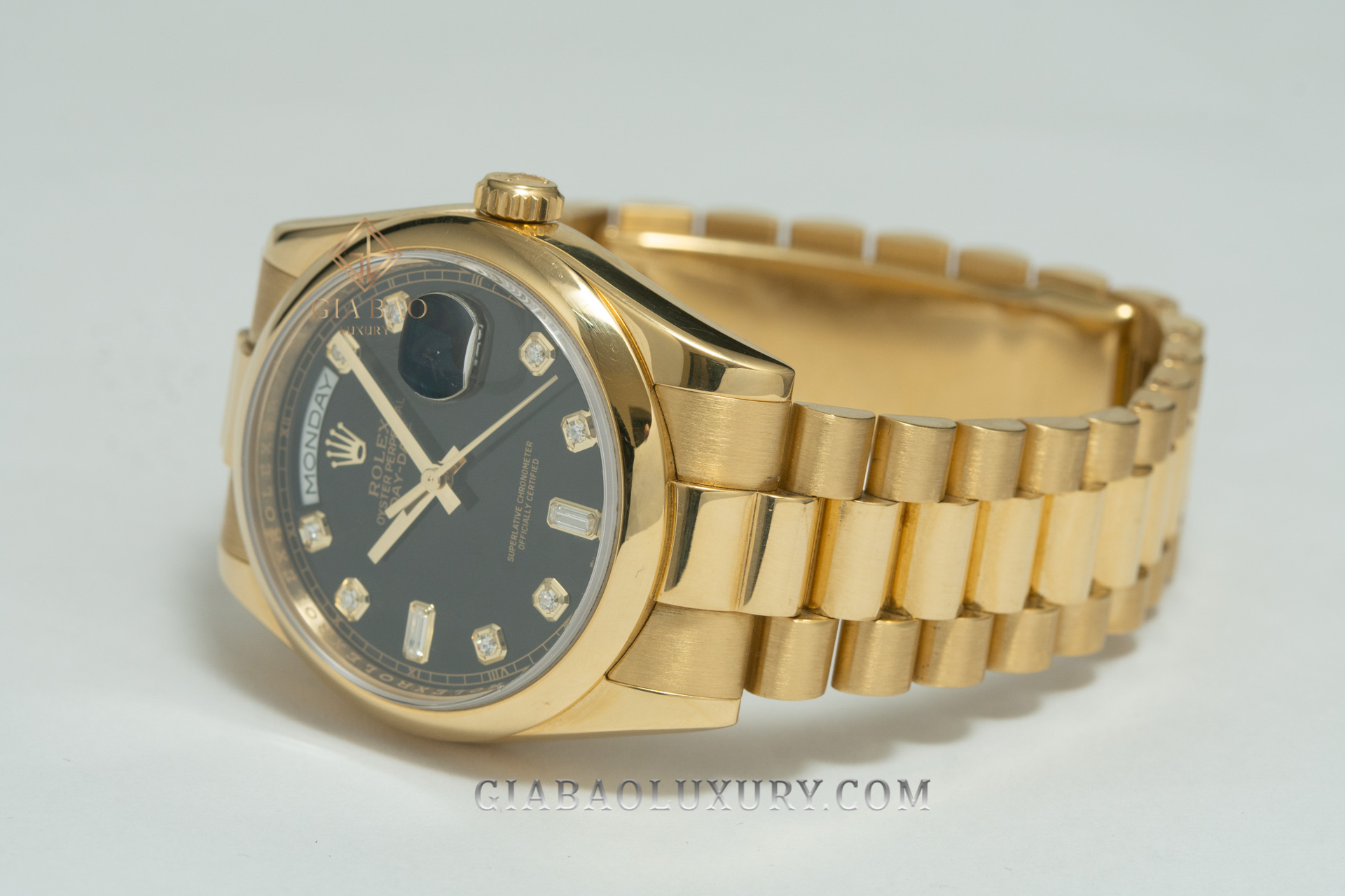 Đồng hồ Rolex Day-Date 36 118208 Mặt Số Đen Cọc Số Kim Cương