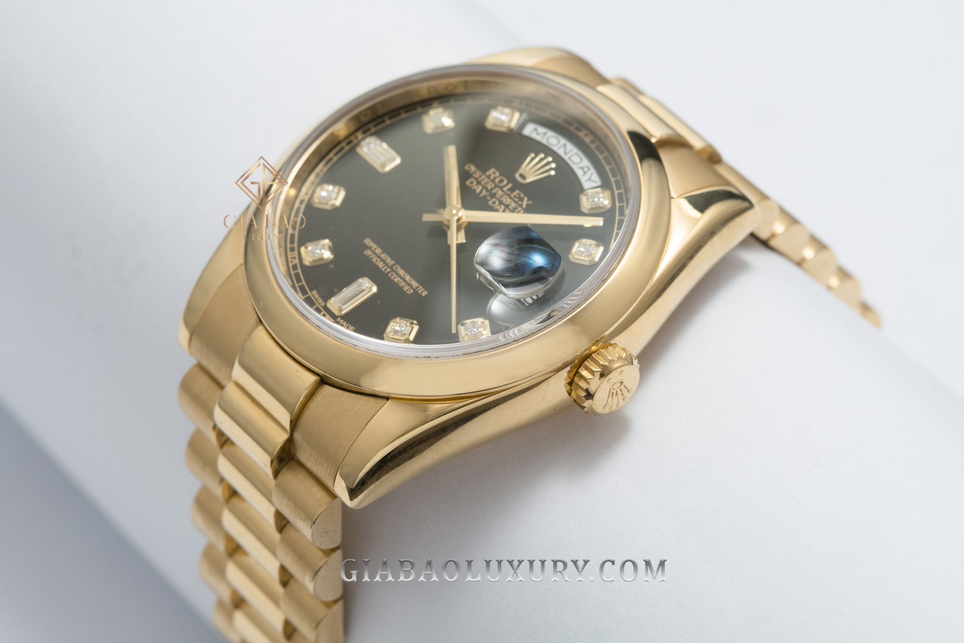 Đồng hồ Rolex Day-Date 36 118208 Mặt Số Đen Cọc Số Kim Cương