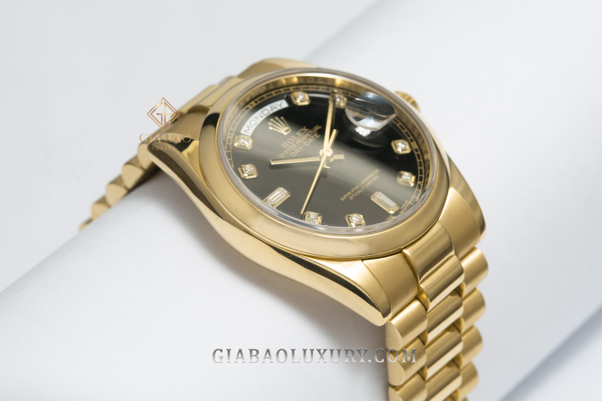 Đồng hồ Rolex Day-Date 36 118208 Mặt Số Đen Cọc Số Kim Cương