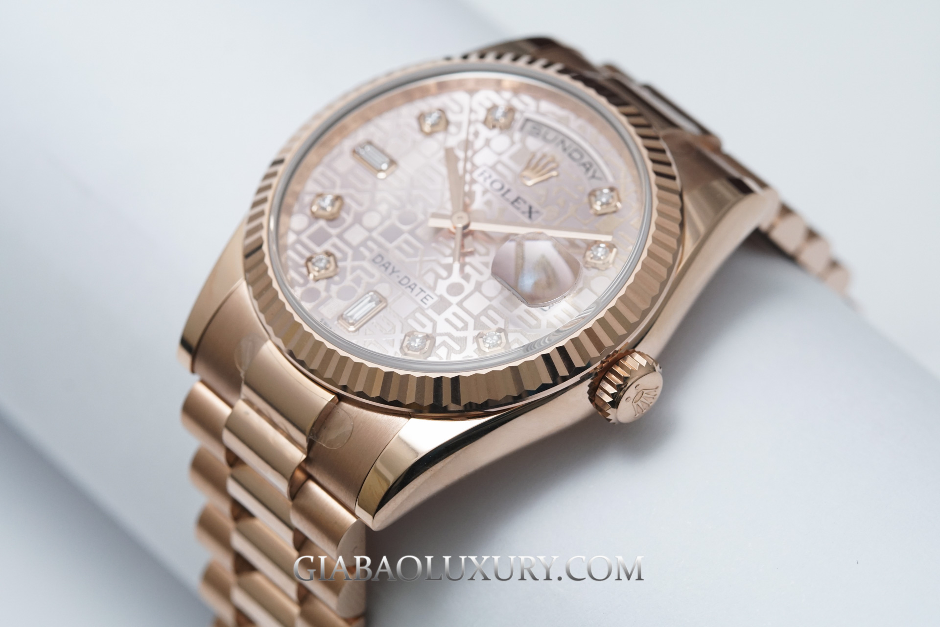 Đồng Hồ Rolex Day-Date 36 118235 Mặt Số Vi Tính Hồng