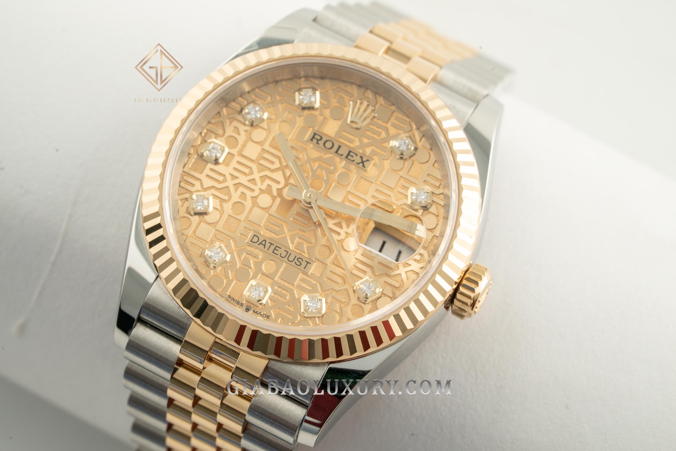 Đồng Hồ Rolex Datejust 36 126233 Mặt Số Vi Tính Vàng Champagne