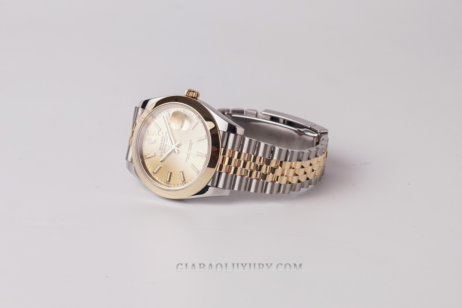 Đồng Hồ Rolex Datejust 41 126303 Mặt Số Vàng Champagne Cọc Số Dạ Quang
