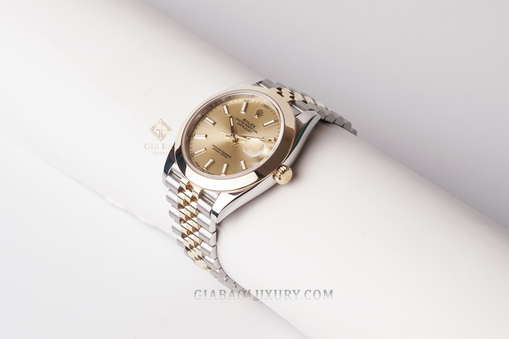 Đồng Hồ Rolex Datejust 41 126303 Mặt Số Vàng Champagne Cọc Số Dạ Quang