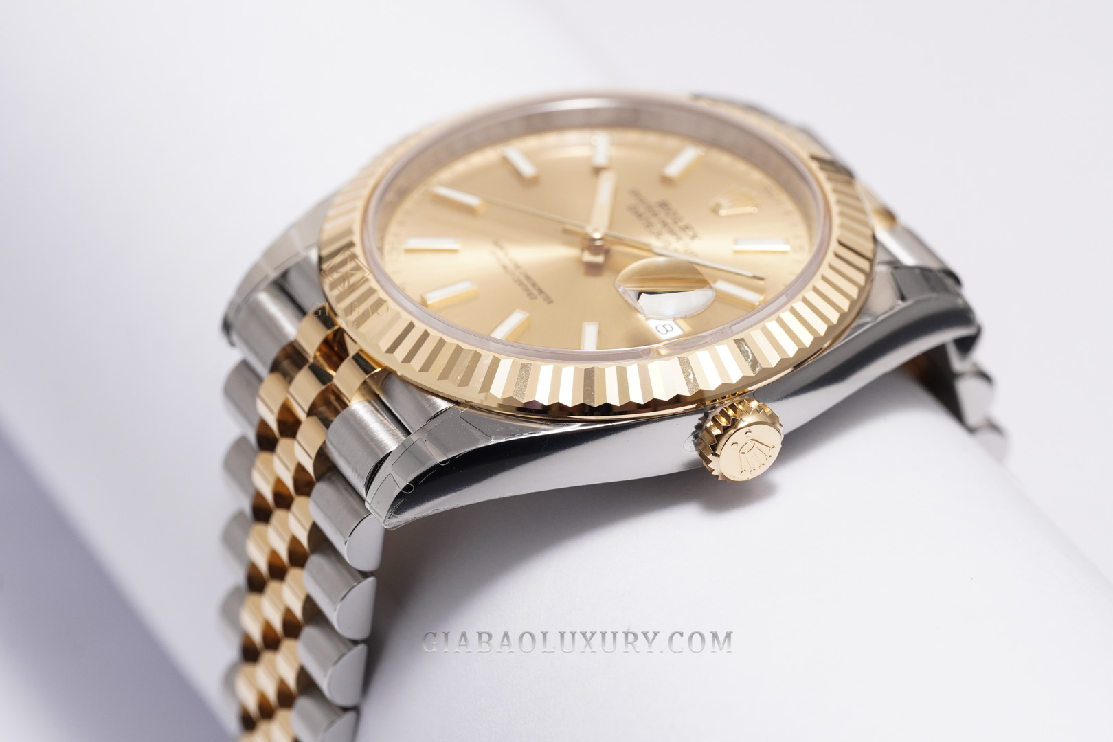 Đồng Hồ Rolex Datejust 41 126333 Mặt Số Vàng Champagne