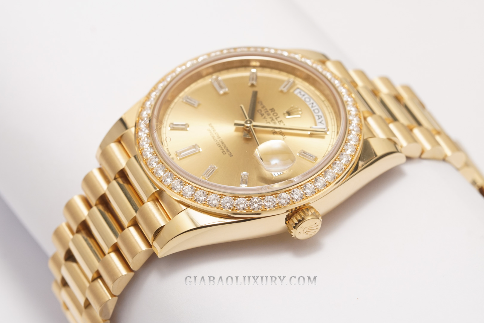 Đồng Hồ Rolex Day-Date 40 228348RBR Mặt Số Vàng Champagne Nạm Kim Cương