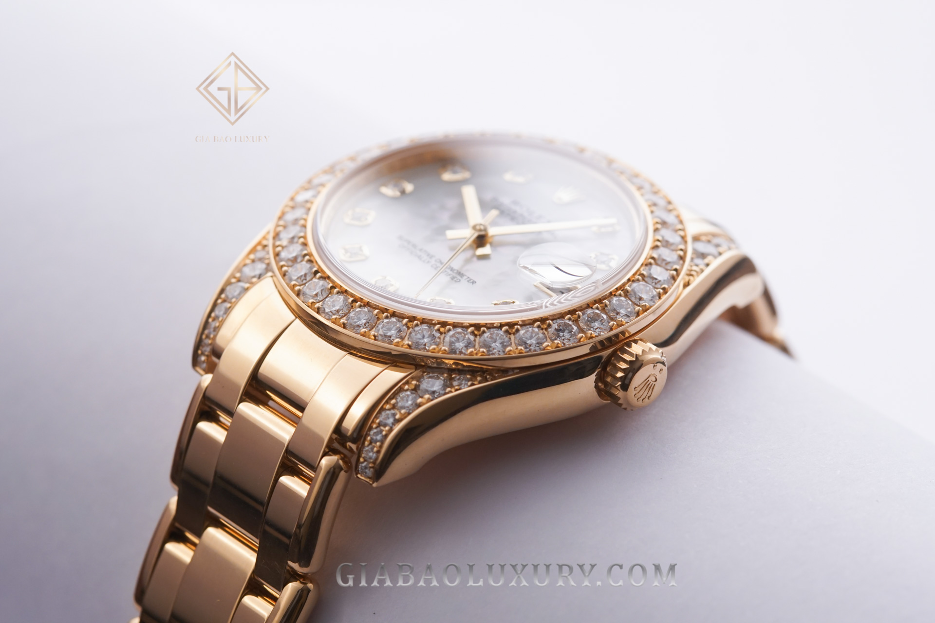 Đồng Hồ Rolex Pearlmaster 34 81158 Mặt Số Vỏ Trai Trắng