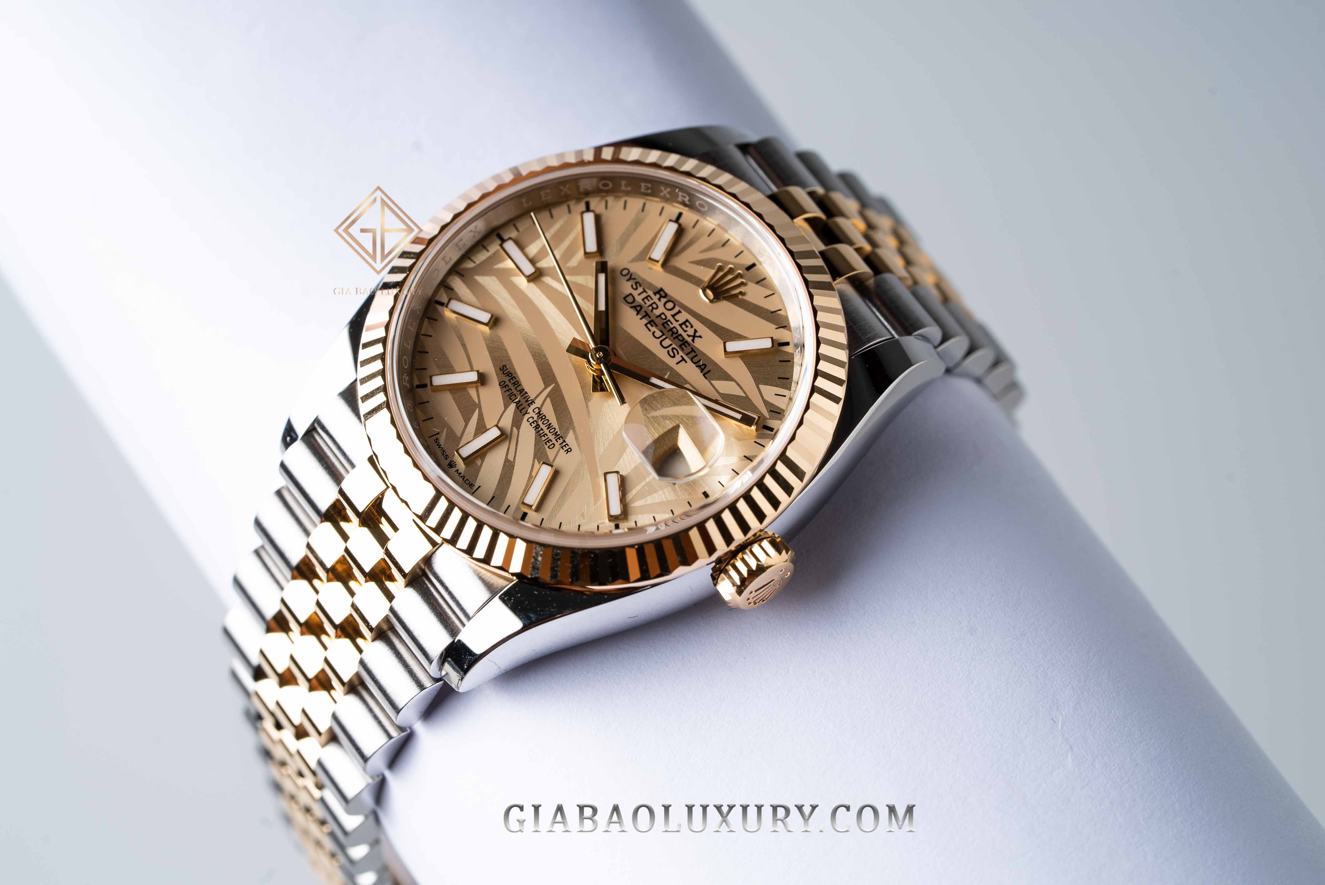 Đồng Hồ Rolex Datejust 36 126233 Mặt Số Cây Lá Nhiệt Đới Vàng Champagne Cọc Số Dạ Quang