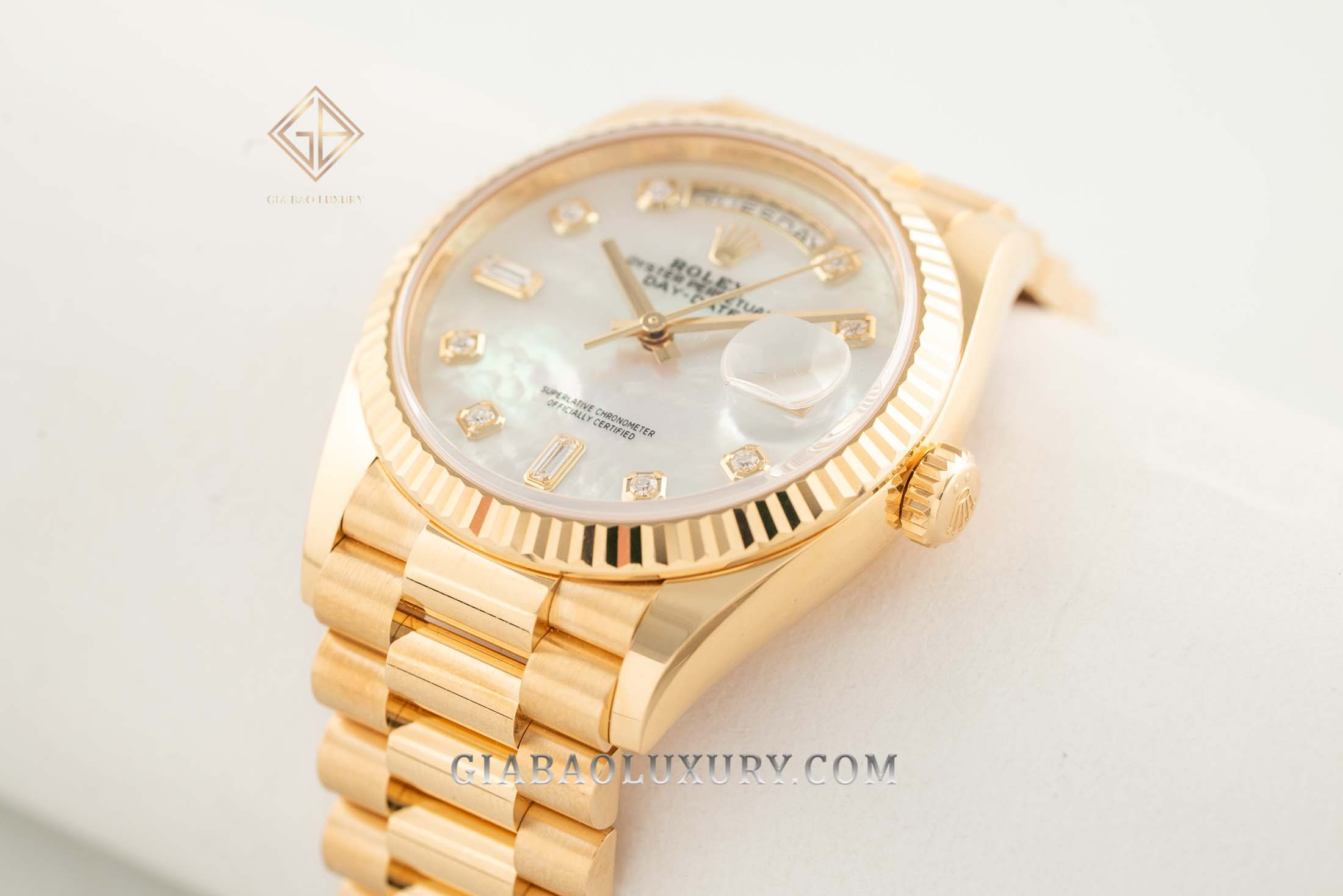 Đồng Hồ Rolex Day-Date 36 128238 Mặt Số Vỏ Trai Trắng