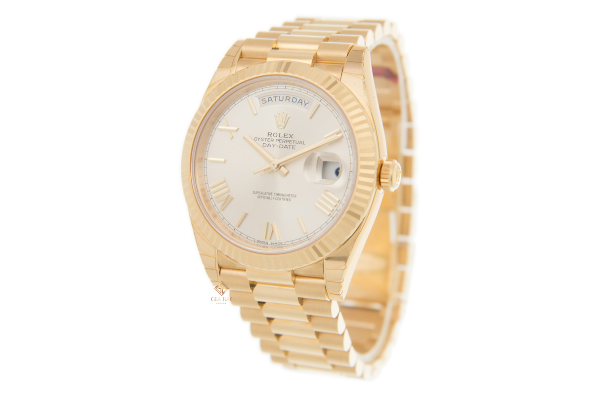 Đồng Hồ Rolex Day-Date 40 228238 Mặt Số Bạc Cọc Số La Mã