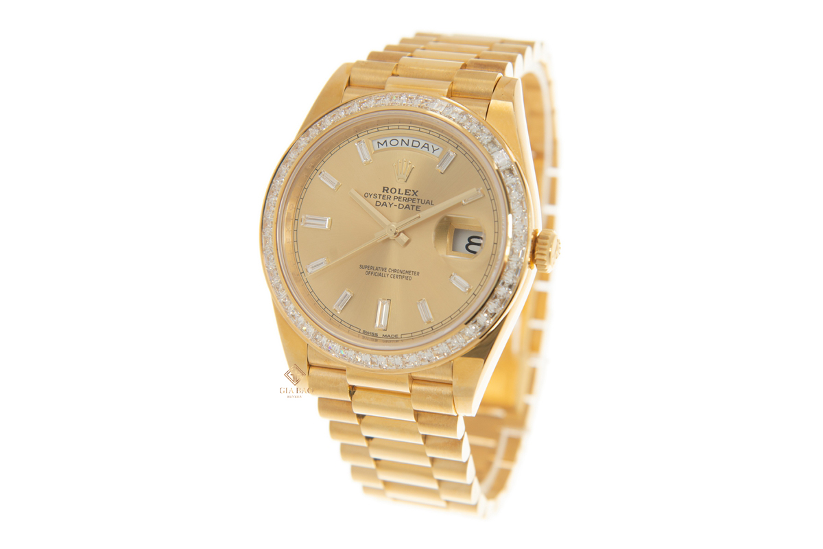 Đồng Hồ Rolex Day-Date 40 228398TBR Mặt Số Vàng Champagne Cọc Số Kim Cương Baguette