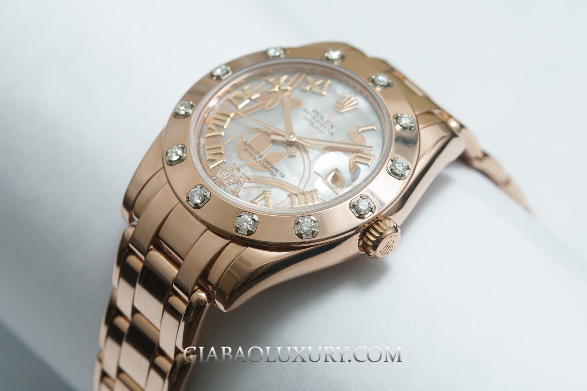 Đồng Hồ Rolex Pearlmaster 34 81315 Mặt Số Vỏ Trai Trắng Họa Tiết Hoa