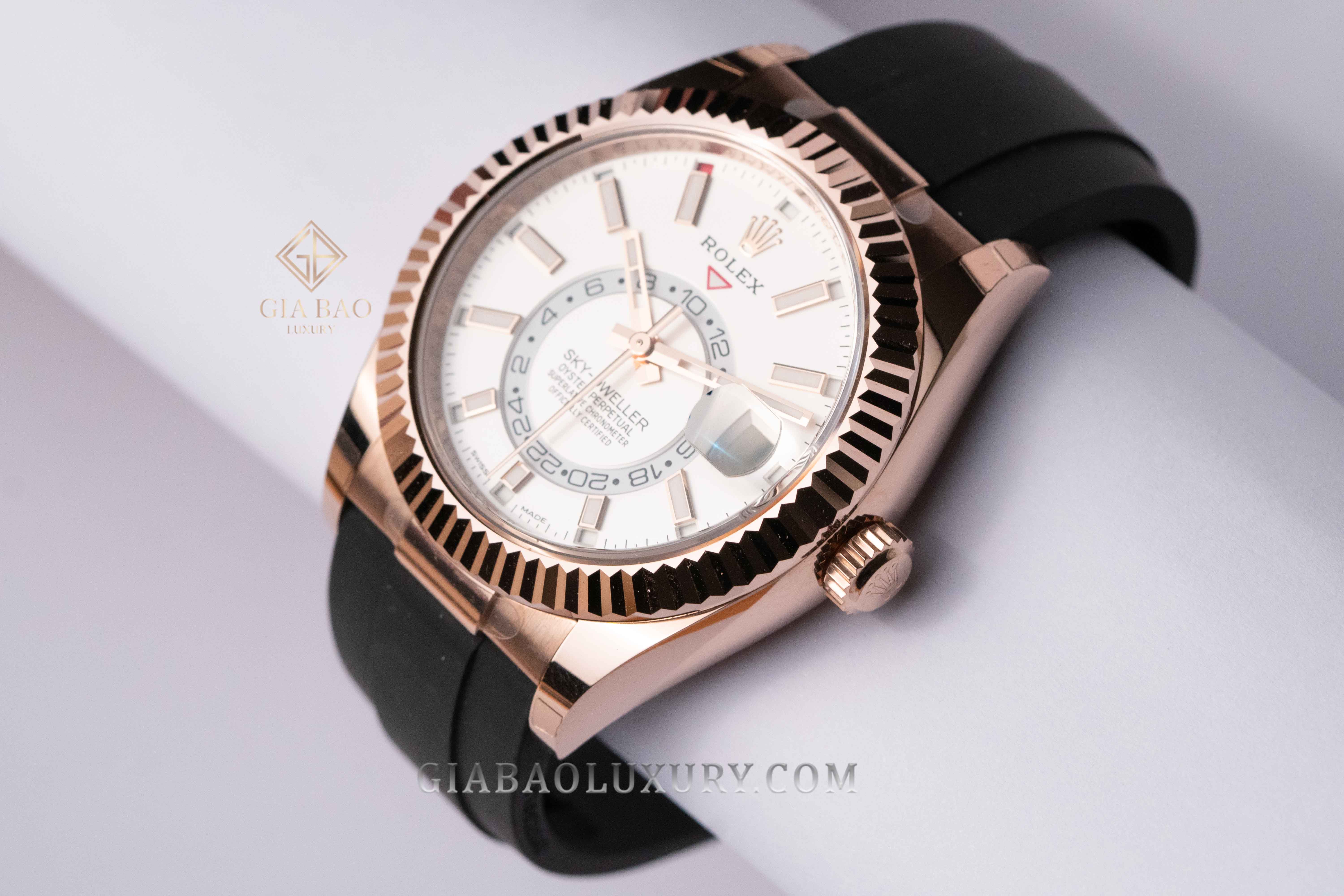 Đồng Hồ Rolex Sky Dweller 326235 Mặt Số Trắng