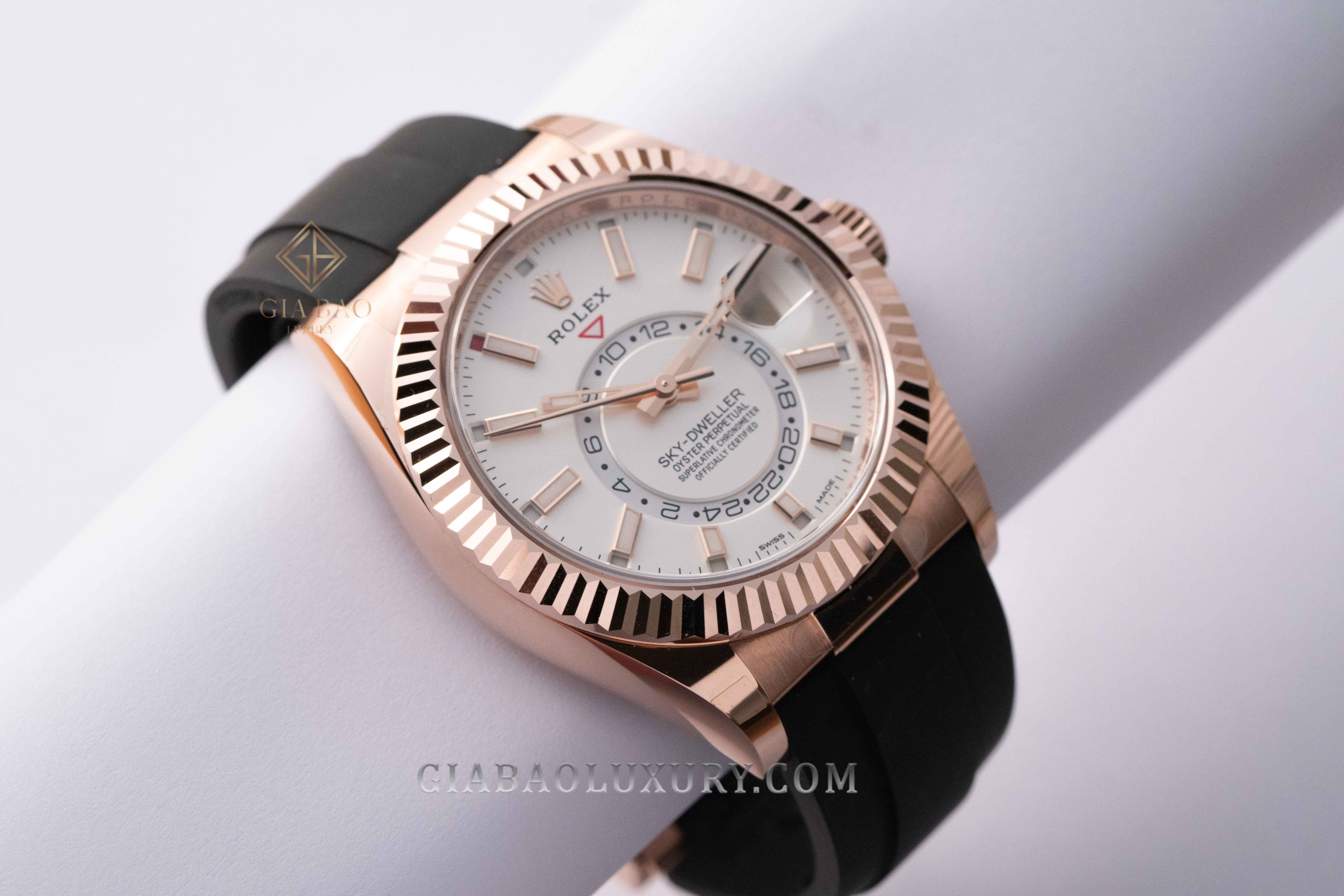 Đồng Hồ Rolex Sky Dweller 326235 Mặt Số Trắng