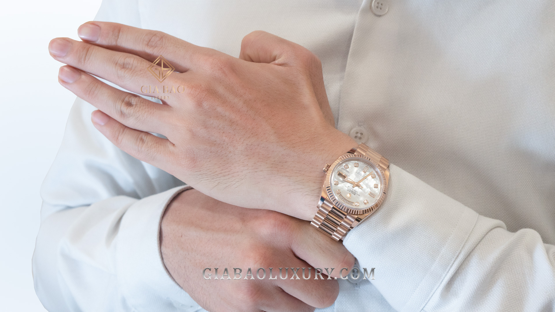 Đồng Hồ Rolex Day-Date 36 128235-0029 Mặt Số Vỏ Trai Trắng