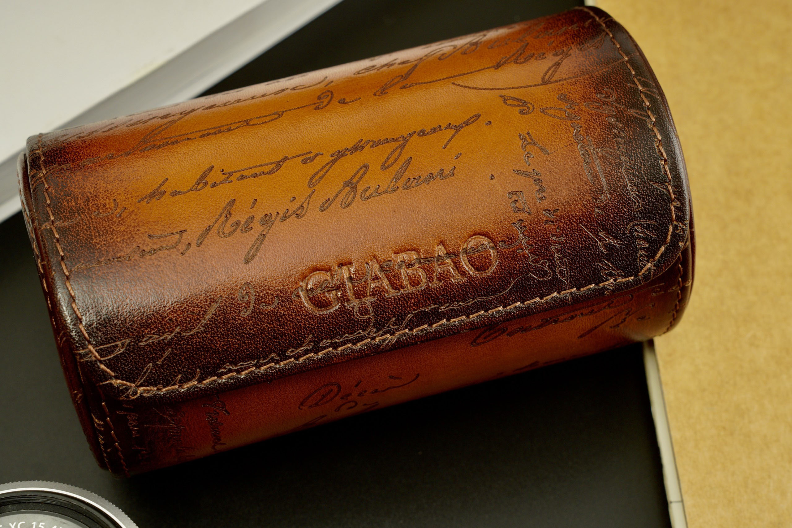 Hộp đựng đồng hồ ARAS,chất liệu da bò nâu vàng patina, hiệu: BOSPHORUS LEATHER, kích thước 15.5cm X 10cm X 7.5cm, dùng cho 02 đồng hồ, mới 100%