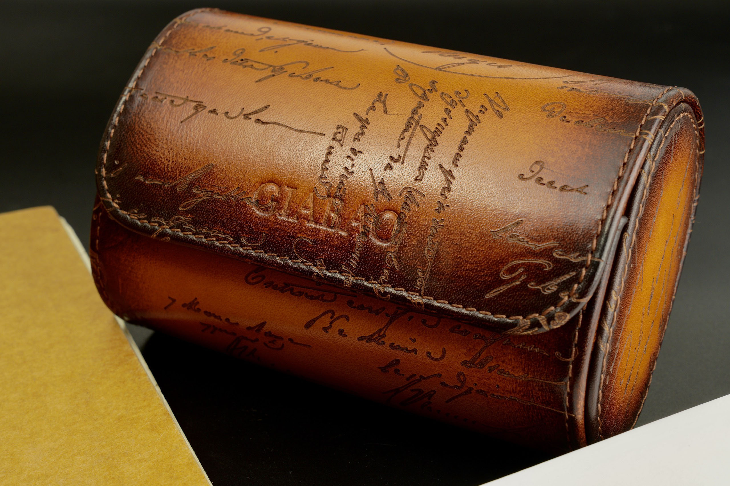 Hộp đựng đồng hồ GALATA, chất liệu da bò màu nâu vàng patina, hiệu: BOSPHORUS LEATHER, kích thước 15.5cm X 10cm X 7.5cm, dùng cho 02 đồng hồ, mới 100%