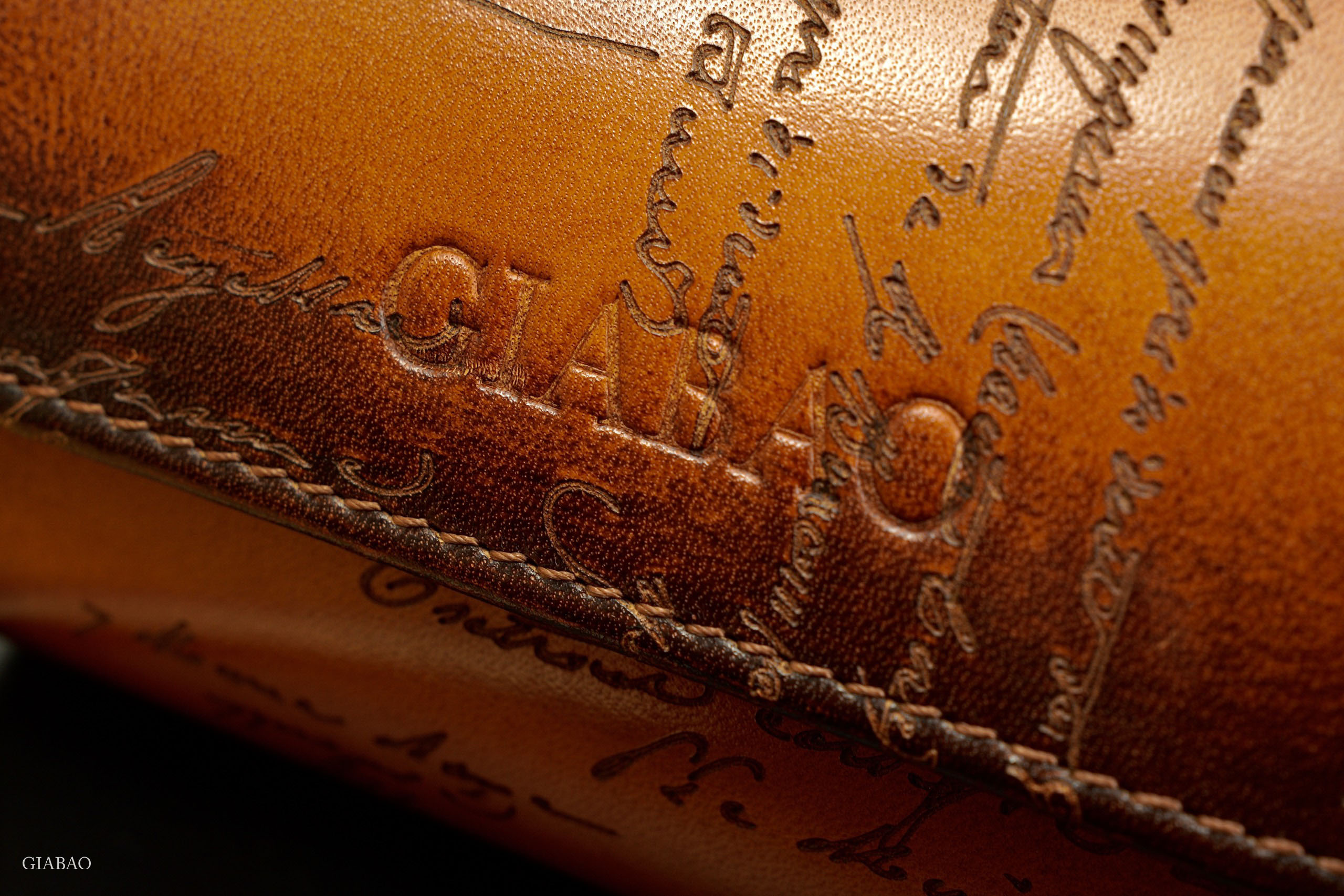Hộp đựng đồng hồ GALATA, chất liệu da bò màu nâu vàng patina, hiệu: BOSPHORUS LEATHER, kích thước 15.5cm X 10cm X 7.5cm, dùng cho 02 đồng hồ, mới 100%