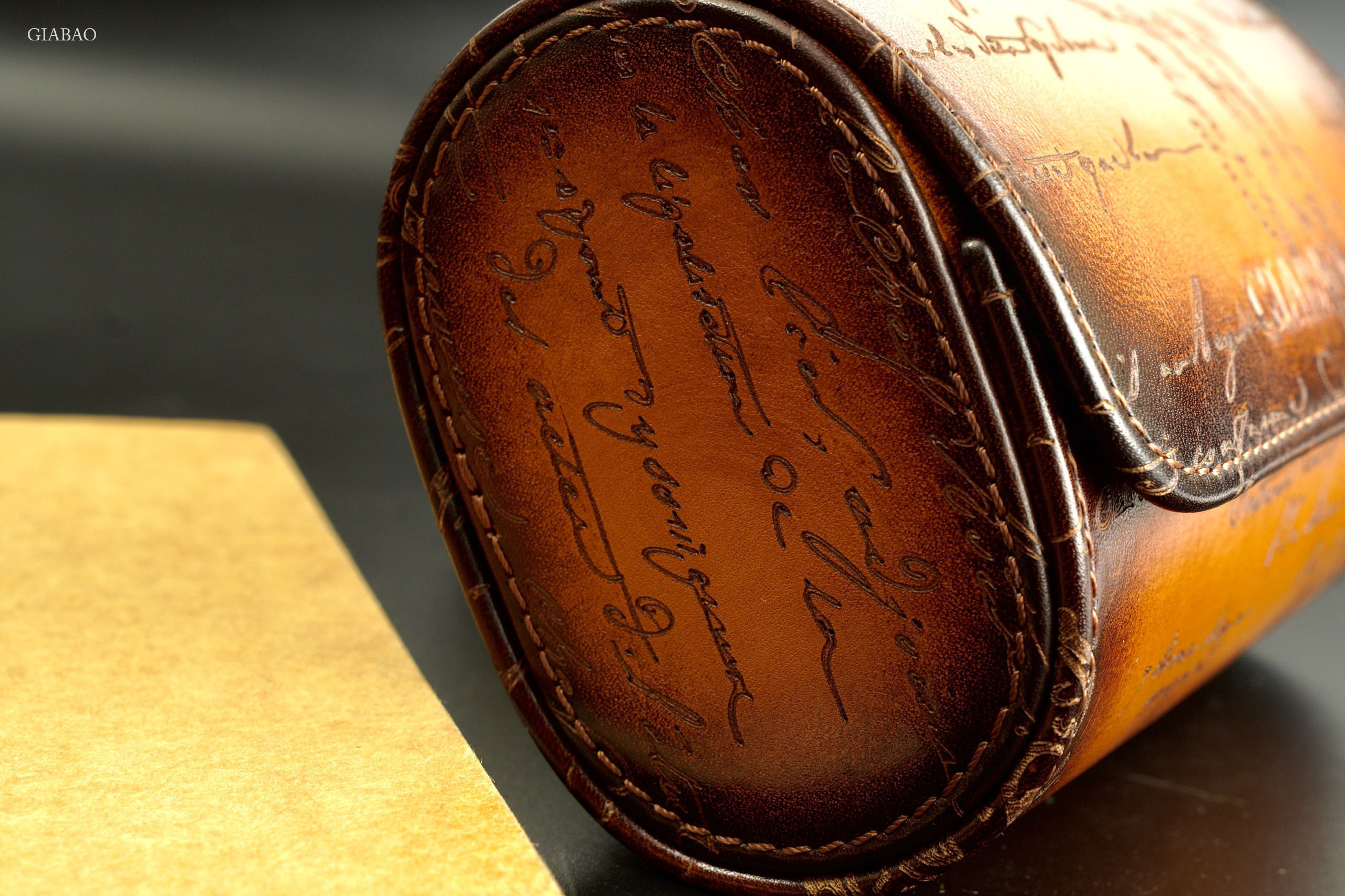 Hộp đựng đồng hồ GALATA, chất liệu da bò màu nâu vàng patina, hiệu: BOSPHORUS LEATHER, kích thước 15.5cm X 10cm X 7.5cm, dùng cho 02 đồng hồ, mới 100%