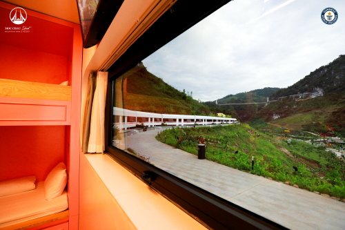 Khách sạn đoàn tàu Mộc Châu - The Bullet Train Hotel