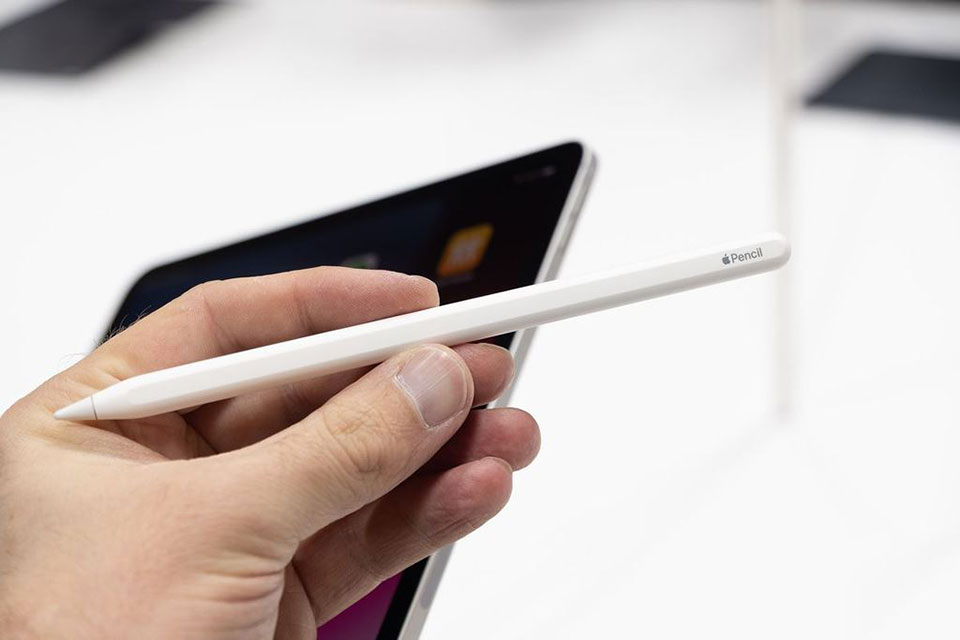 Cách sạc bút Apple Pencil của iPad Pro