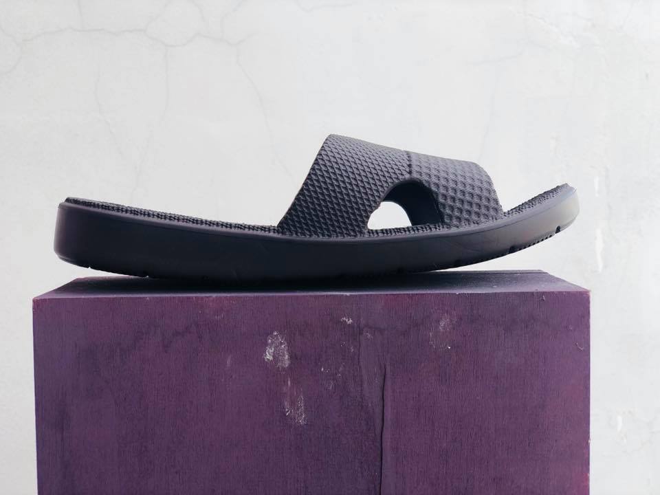 Dép đúc nguyên khối siêu nhẹ