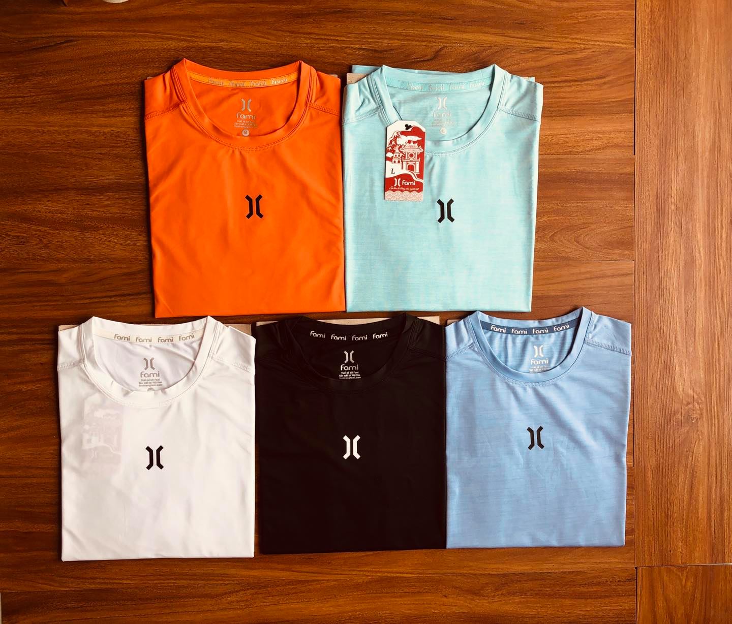 áo thể thaoThời Trang CAROLLAmẫu mới , có bigsize