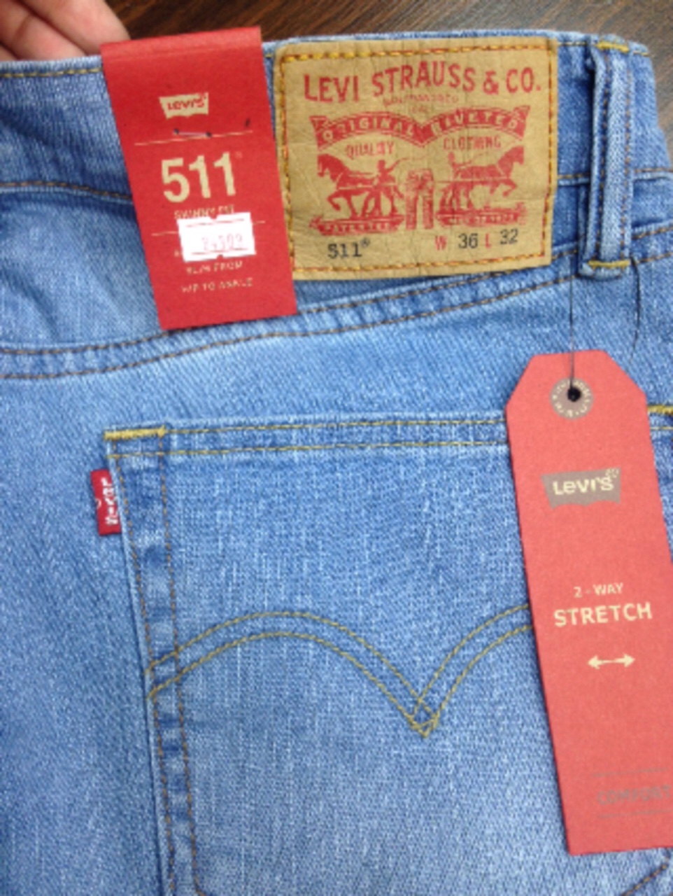 Quần sọt levi's