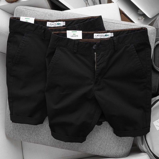 Quần short kaki Lacoste