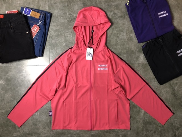 Áo khoác gió 1 lớp có in họa tiết phía sau lưng