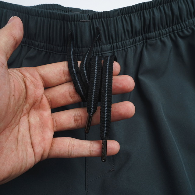 Quần thể thao vải dù phối màu lưới màu đen, có bigsize