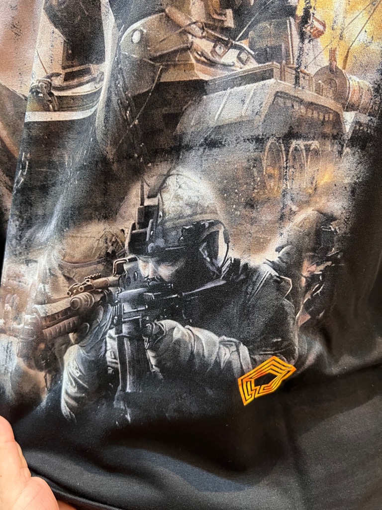 Áo thun cotonThời Trang CAROLLAx Pentagon in kỹ thuật số