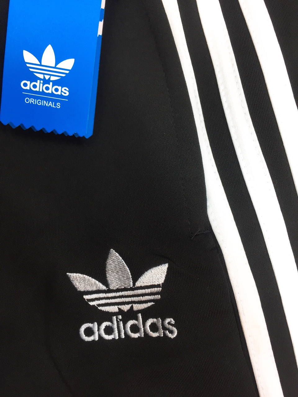 Quần jogger adidas