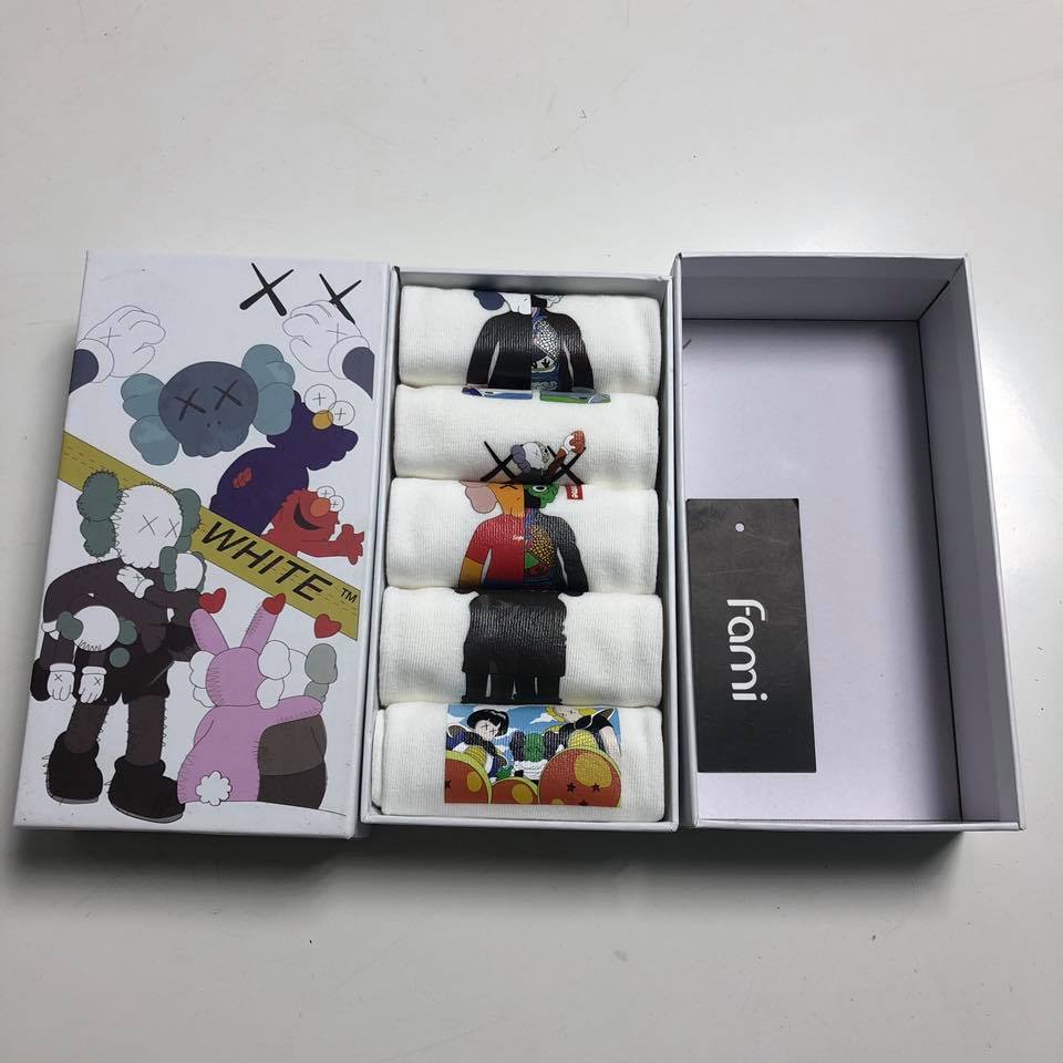 Vớ kaws
