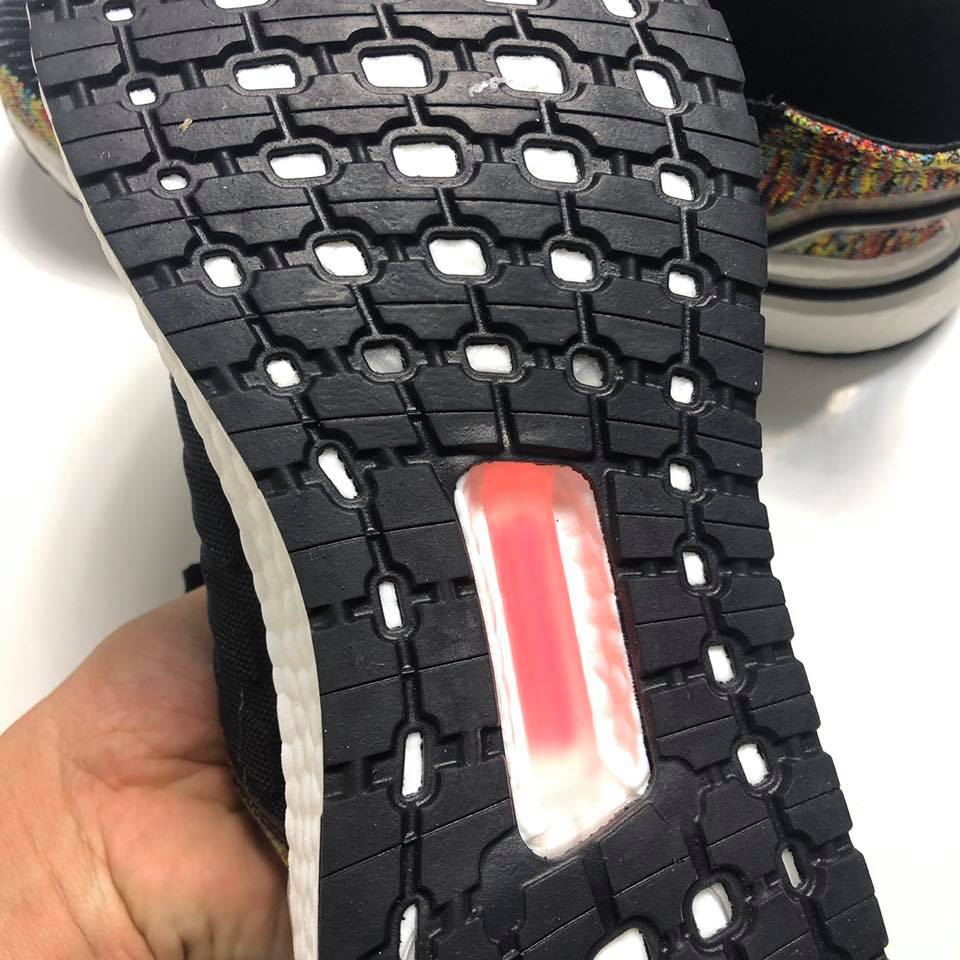 giày  Untral Boost