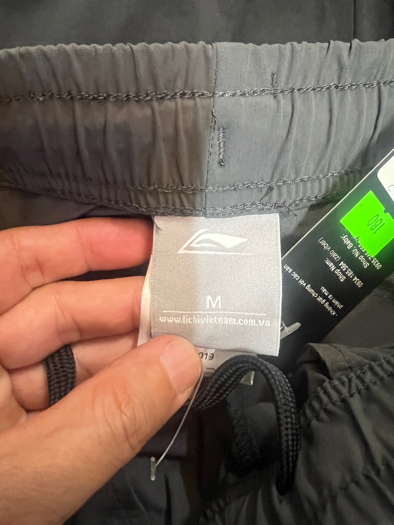 Quần đùi thể thao Lining - Đen