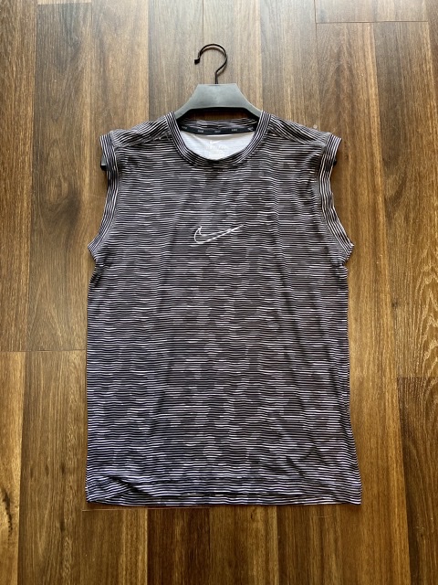 Áo thể thao sale 50% áo thứ 2, tất cả các mẫu