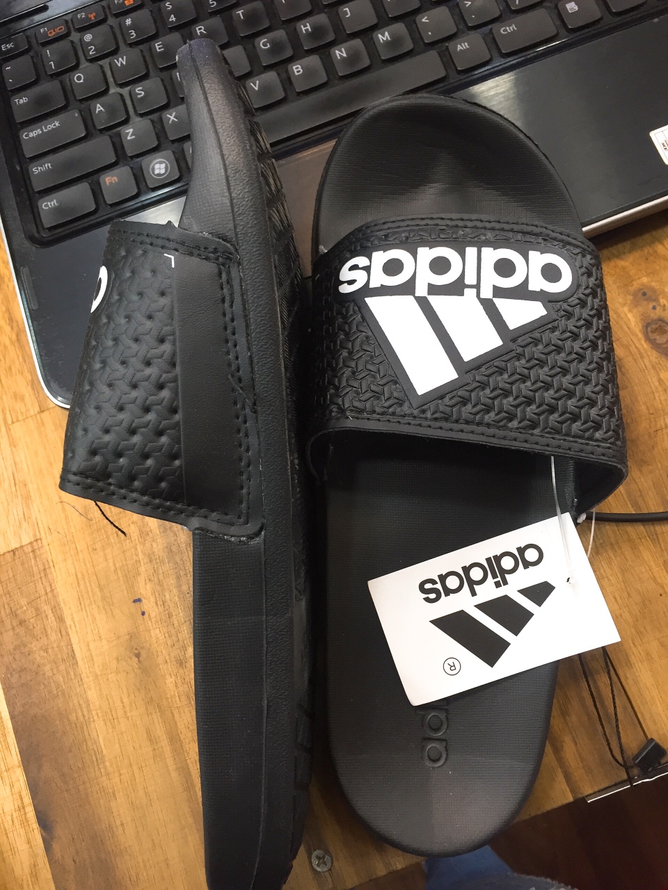 Dép thể thao Adidas