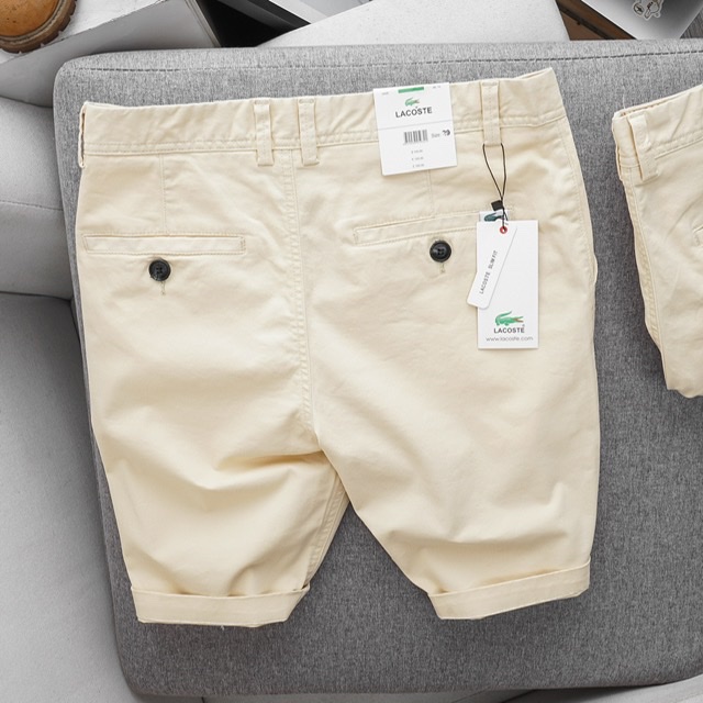 Quần short kaki Lacoste