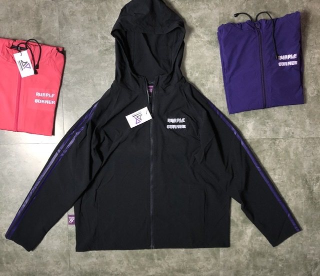 Áo khoác gió 1 lớp có in họa tiết phía sau lưng