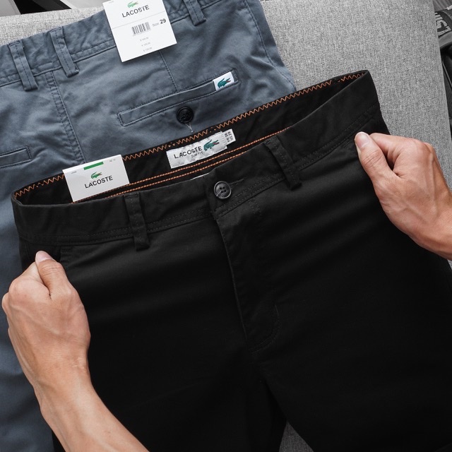 Quần short kaki Lacoste