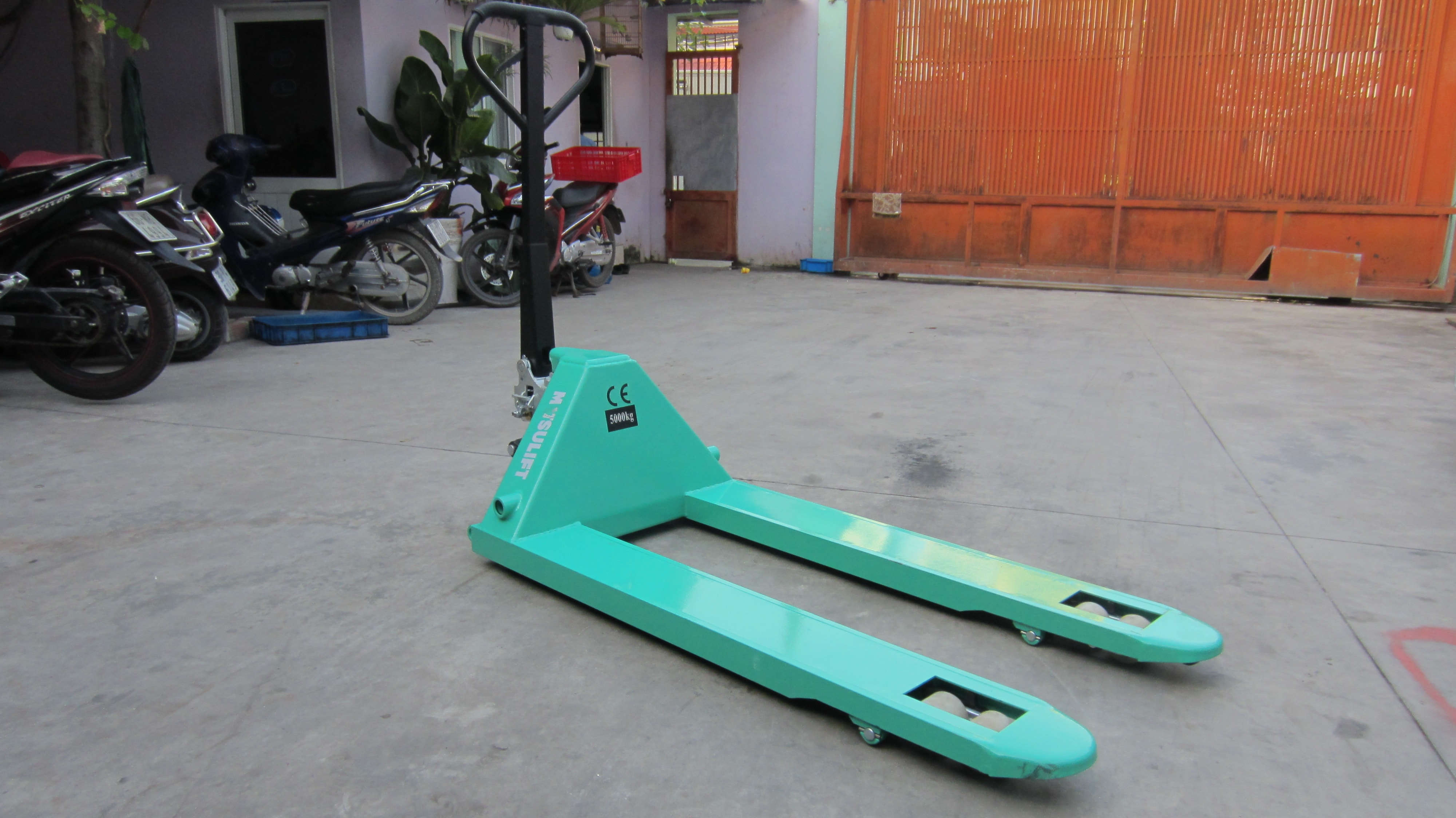 Xe nâng tay 5 tấn