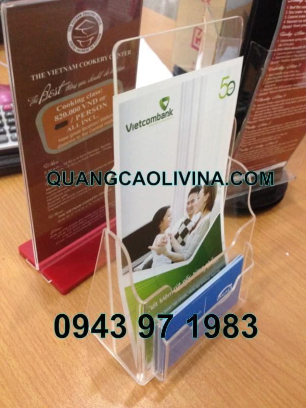 Kệ mica đựng sản phẩm