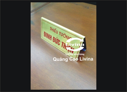 Biển đồng để bàn