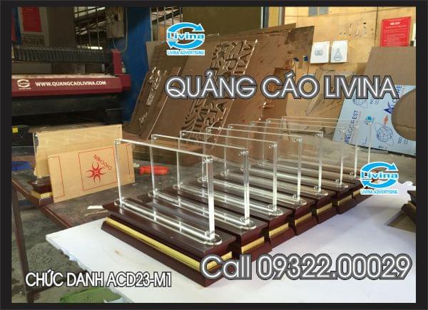 Biển chức danh đế gỗ mặt mica -ACD23