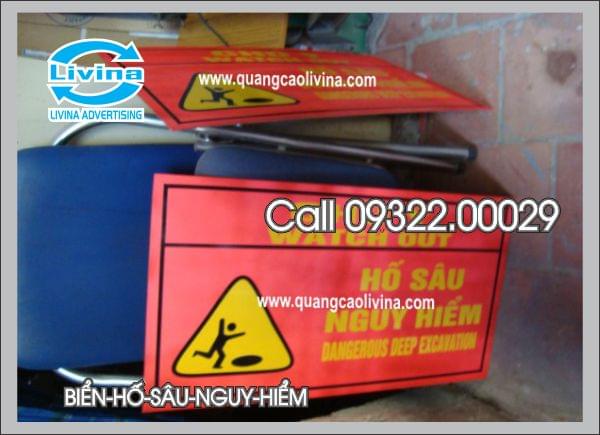 Biển giao thông hố sâu nguy hiểm