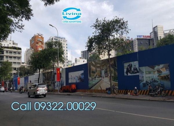 Giấy phép thi công và xin giấy phép pano hàng rào công trình xây dựng bằng Bạt Hiflex có lót tôn